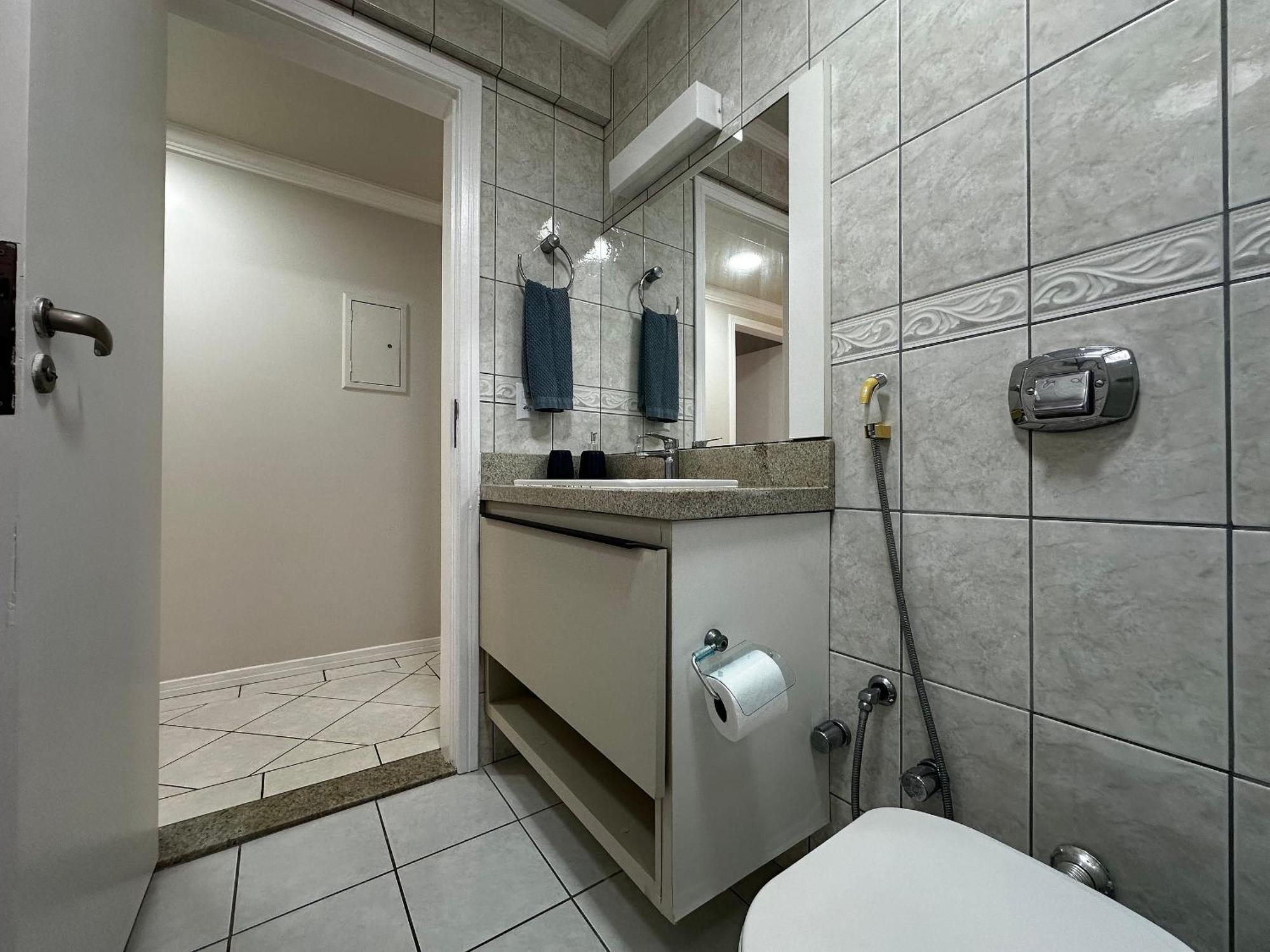 Apartamento Ct03- 2 Quartos| Vista Mar| Tela Protecao| Churras Balneario Camboriu
